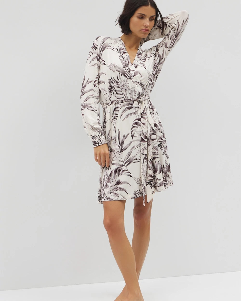 Soma Long-Sleeve Short Robe